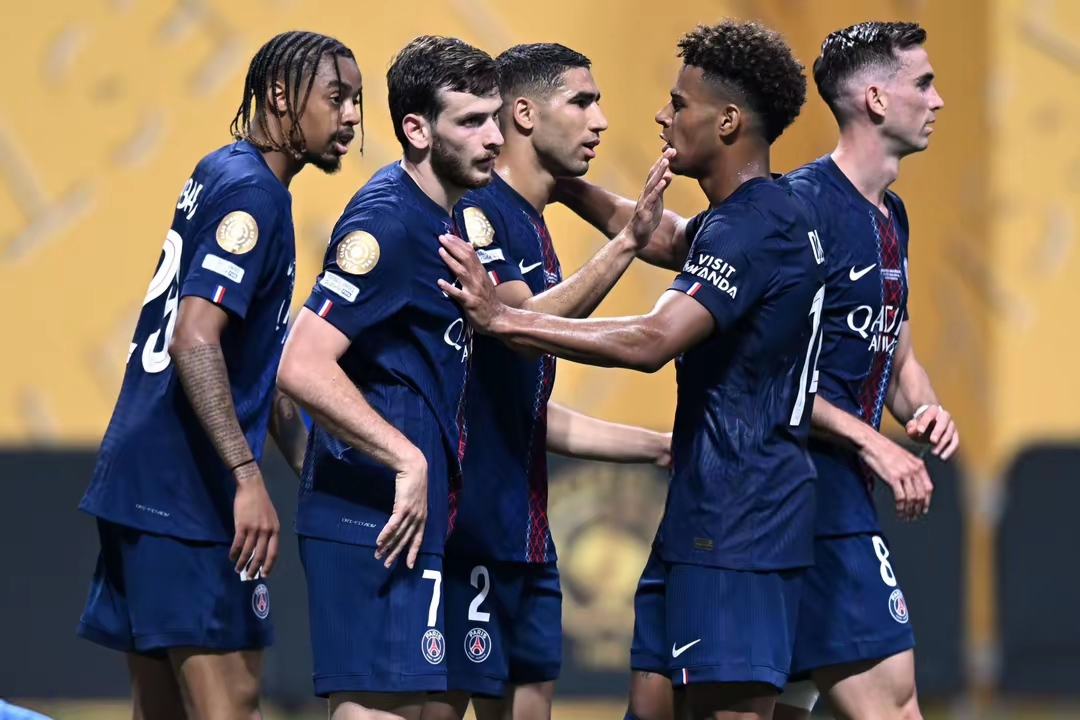 包含葡超倒计时，费耶诺德国际比赛日遗憾出局，细节引发关注，球迷炸锅，医务组通报恢复的词条