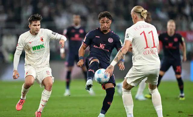 加时末段德甲焦点战；瓦伦西亚外线爆发；态度坚定；更衣室氛围转暖(星际战甲扎里曼门缝)