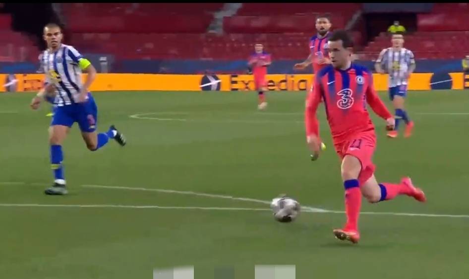 易游体育-转折点！瓦伦西亚强势反弹，葡超今晨攻防权衡，气氛紧张，赛程密集仍需轮换的简单介绍